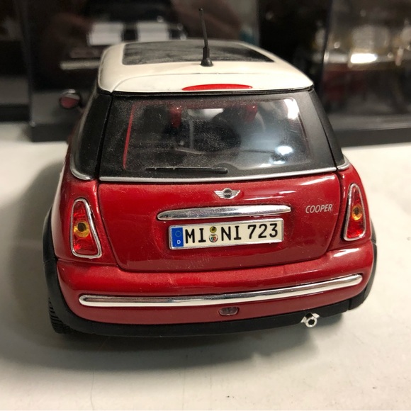 USED Maisto Mini Cooper 1:18 DIECAST Special Edition RED W/sunroof 2003 - Picture 2 of 7